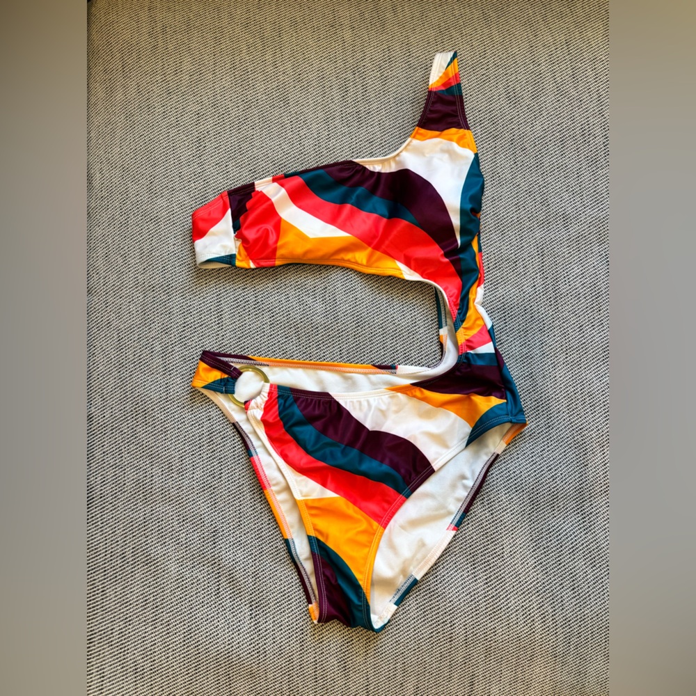 Shade & Shore One Shoulder Cutout Swimsuit | Multicolor Stripe | Size M 🍓🍊